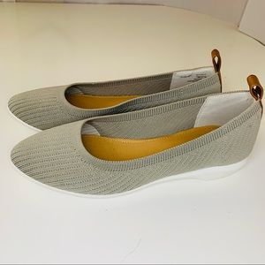 Kelly & Katie Caela casual flats